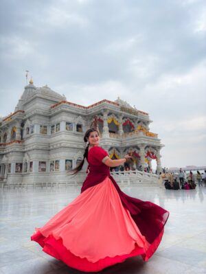 Payal Pati Instagram - Radha Krishna are the reason I believe in true love♥️🦚😍
.
.
Click- @picscard_kpt 
Outfit- @design_with_drushtu 

#vrindavan #premmandir #premmandirmathuravrindavan #truelove #radhakrishn #krishna #radha #radherani #mathura #outfits #location #photos #photooftheday #treditional❤️