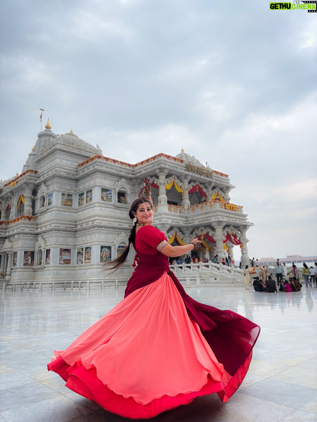 Payal Pati - 209.7K Likes - Radha Krishna are the reason I believe in true love♥️🦚😍
.
.
Click- @picscard_kpt 
Outfit- @design_with_drushtu 

#vrindavan #premmandir #premmandirmathuravrindavan #truelove #radhakrishn #krishna #radha #radherani #mathura #outfits #location #photos #photooftheday #treditional❤️
