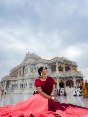 Payal Pati Instagram - Radha Krishna are the reason I believe in true love♥️🦚😍
.
.
Click- @picscard_kpt 
Outfit- @design_with_drushtu 

#vrindavan #premmandir #premmandirmathuravrindavan #truelove #radhakrishn #krishna #radha #radherani #mathura #outfits #location #photos #photooftheday #treditional❤️