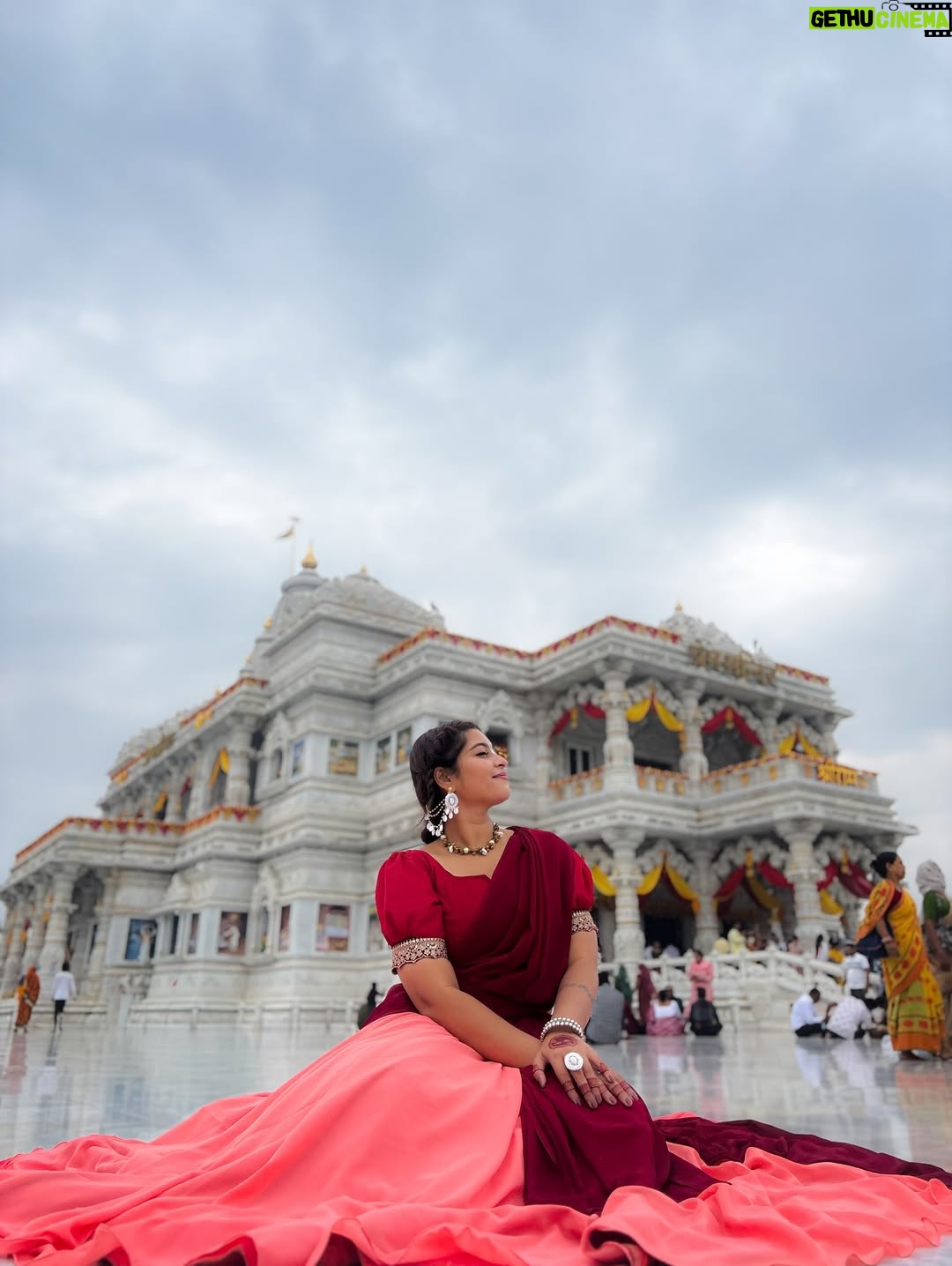 Payal Pati - 209.7K Likes - Radha Krishna are the reason I believe in true love♥️🦚😍
.
.
Click- @picscard_kpt 
Outfit- @design_with_drushtu 

#vrindavan #premmandir #premmandirmathuravrindavan #truelove #radhakrishn #krishna #radha #radherani #mathura #outfits #location #photos #photooftheday #treditional❤️
