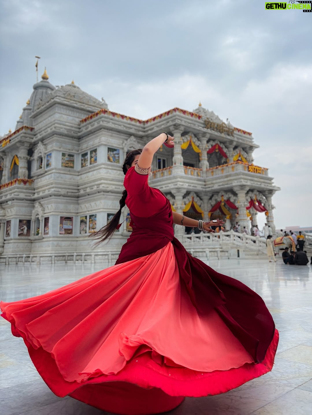 Payal Pati - 209.7K Likes - Radha Krishna are the reason I believe in true love♥️🦚😍
.
.
Click- @picscard_kpt 
Outfit- @design_with_drushtu 

#vrindavan #premmandir #premmandirmathuravrindavan #truelove #radhakrishn #krishna #radha #radherani #mathura #outfits #location #photos #photooftheday #treditional❤️