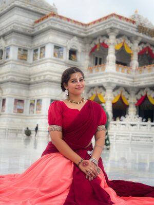 Payal Pati Instagram - Radha Krishna are the reason I believe in true love♥️🦚😍
.
.
Click- @picscard_kpt 
Outfit- @design_with_drushtu 

#vrindavan #premmandir #premmandirmathuravrindavan #truelove #radhakrishn #krishna #radha #radherani #mathura #outfits #location #photos #photooftheday #treditional❤️