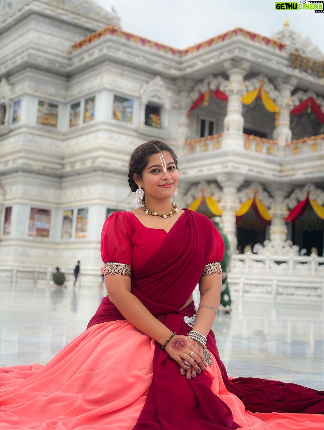Payal Pati - 209.7K Likes - Radha Krishna are the reason I believe in true love♥️🦚😍
.
.
Click- @picscard_kpt 
Outfit- @design_with_drushtu 

#vrindavan #premmandir #premmandirmathuravrindavan #truelove #radhakrishn #krishna #radha #radherani #mathura #outfits #location #photos #photooftheday #treditional❤️