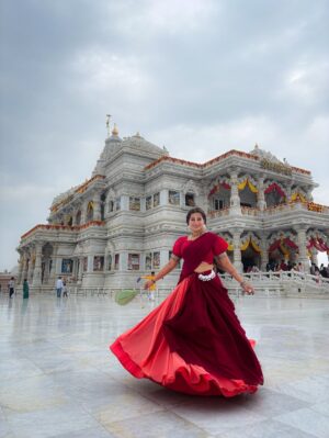 Payal Pati Instagram - Radha Krishna are the reason I believe in true love♥️🦚😍
.
.
Click- @picscard_kpt 
Outfit- @design_with_drushtu 

#vrindavan #premmandir #premmandirmathuravrindavan #truelove #radhakrishn #krishna #radha #radherani #mathura #outfits #location #photos #photooftheday #treditional❤️