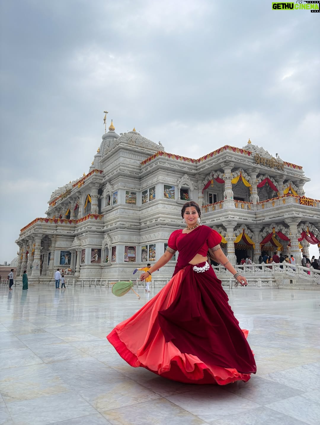 Payal Pati - 209.7K Likes - Radha Krishna are the reason I believe in true love♥️🦚😍
.
.
Click- @picscard_kpt 
Outfit- @design_with_drushtu 

#vrindavan #premmandir #premmandirmathuravrindavan #truelove #radhakrishn #krishna #radha #radherani #mathura #outfits #location #photos #photooftheday #treditional❤️
