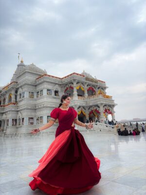 Payal Pati Instagram - Radha Krishna are the reason I believe in true love♥️🦚😍
.
.
Click- @picscard_kpt 
Outfit- @design_with_drushtu 

#vrindavan #premmandir #premmandirmathuravrindavan #truelove #radhakrishn #krishna #radha #radherani #mathura #outfits #location #photos #photooftheday #treditional❤️