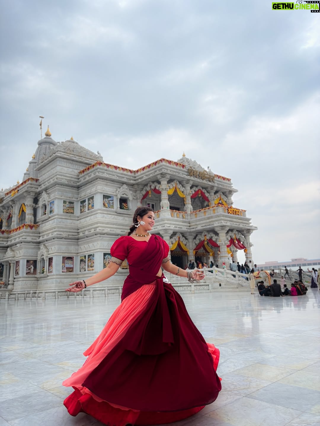 Payal Pati - 209.7K Likes - Radha Krishna are the reason I believe in true love♥️🦚😍
.
.
Click- @picscard_kpt 
Outfit- @design_with_drushtu 

#vrindavan #premmandir #premmandirmathuravrindavan #truelove #radhakrishn #krishna #radha #radherani #mathura #outfits #location #photos #photooftheday #treditional❤️