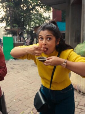 Payel De Instagram - Happiness is.....Street Food & Winter Market....Collecting Moments & May Be Few Christmas Decorations 🫶🏻

📷 : @myself_suvam 
💄 : @sanjuhaldermakeupartist 
👚 : @moodswings_styles 
🔗 : @rudrakshprnads 

[ Photo of the day, Portraits, Winter Season, Sweater Fashion, Street Photography, Kolkata, Explorepage, Follow ]