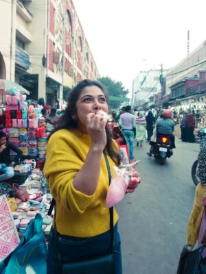 Payel De Instagram - Happiness is.....Street Food & Winter Market....Collecting Moments & May Be Few Christmas Decorations 🫶🏻

📷 : @myself_suvam 
💄 : @sanjuhaldermakeupartist 
👚 : @moodswings_styles 
🔗 : @rudrakshprnads 

[ Photo of the day, Portraits, Winter Season, Sweater Fashion, Street Photography, Kolkata, Explorepage, Follow ]