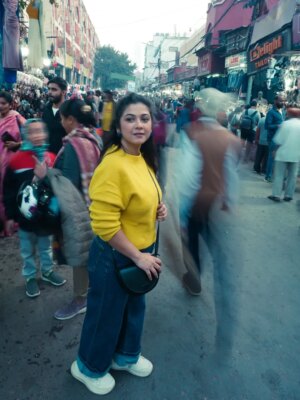 Payel De Instagram - Happiness is.....Street Food & Winter Market....Collecting Moments & May Be Few Christmas Decorations 🫶🏻

📷 : @myself_suvam 
💄 : @sanjuhaldermakeupartist 
👚 : @moodswings_styles 
🔗 : @rudrakshprnads 

[ Photo of the day, Portraits, Winter Season, Sweater Fashion, Street Photography, Kolkata, Explorepage, Follow ]