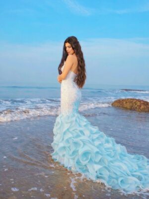 Pearl Malhotra Instagram - Sun Sol Soul Source 🌀 Water holds the Sacred memory of the Planet 🩵