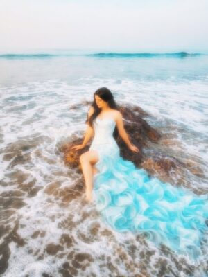 Pearl Malhotra Instagram - Sun Sol Soul Source 🌀 Water holds the Sacred memory of the Planet 🩵