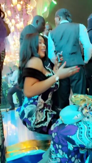 Peggy Ovire Instagram - When flavour sings, body moves 🎼 💜