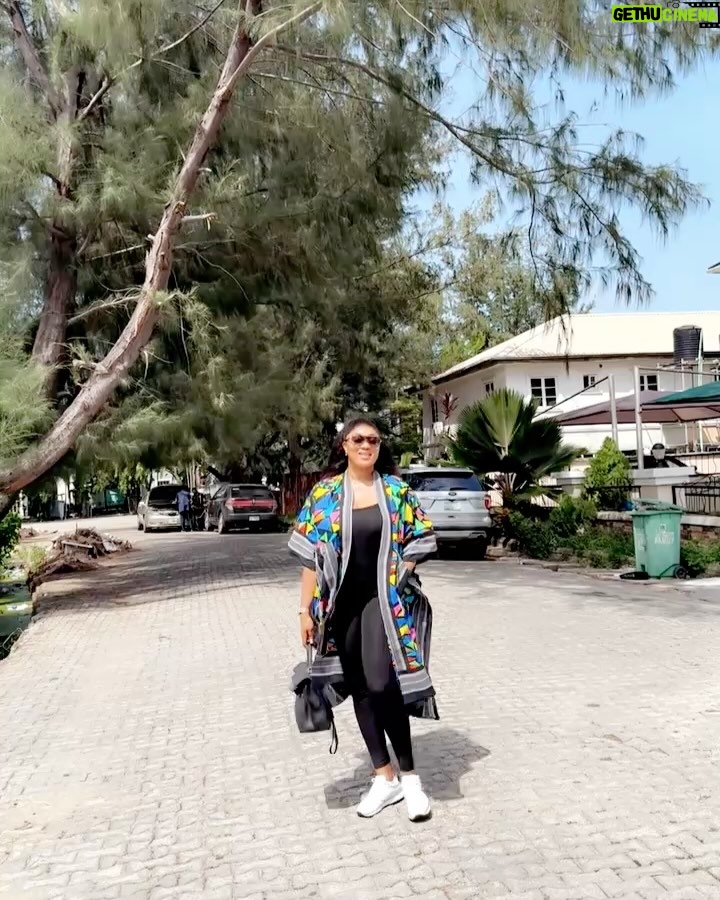 Peggy Ovire - 25.2K Likes - Last slide 🤣👉🏽👉🏽👉🏽👉🏽👉🏽 A Yoruba girl by Association. 

Loving my Ankara X Asooke from @eyes_on_classic_design84