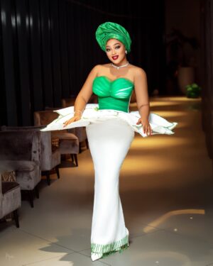 Peggy Ovire Instagram - “Our roots run deep, our spirit shines brighter. 🇳🇬✨

Happy Independence Day Nigeria 🇳🇬✨”

Outfit @oga_okoro 
Styling @doziejacobs 
Makeup @glammed_by_mimi
Hairstyling @damz_hairmpire
Accessories @sacollectionz2
Gele @pop_gele 
Photography @mavstudios_

🇳🇬🇳🇬
