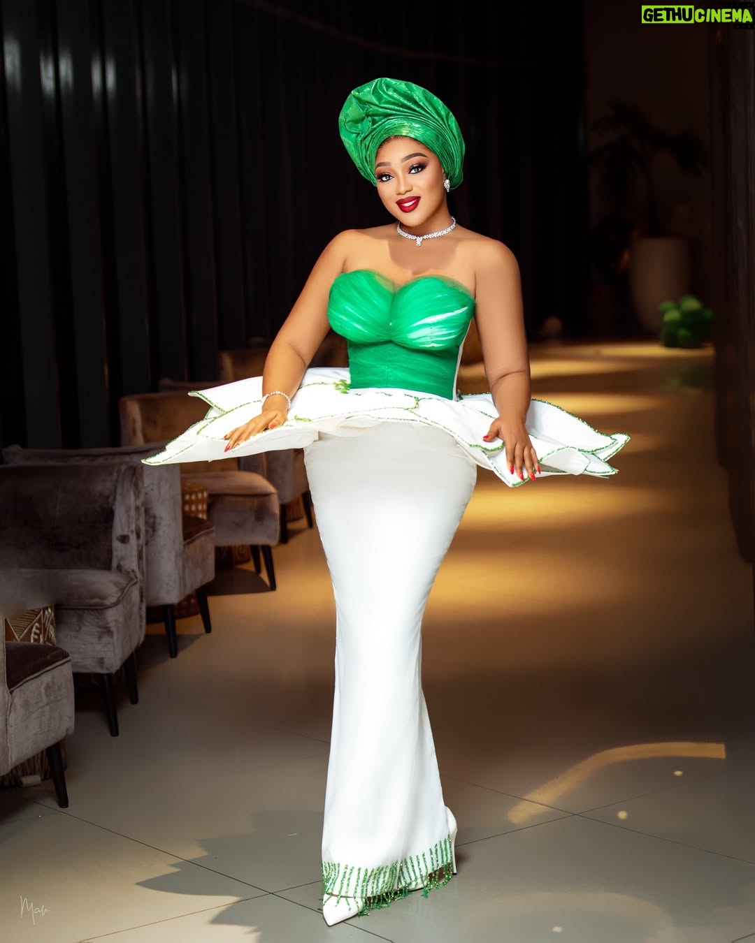 Peggy Ovire - 29.8K Likes - “Our roots run deep, our spirit shines brighter. 🇳🇬✨

Happy Independence Day Nigeria 🇳🇬✨”

Outfit @oga_okoro 
Styling @doziejacobs 
Makeup @glammed_by_mimi
Hairstyling @damz_hairmpire
Accessories @sacollectionz2
Gele @pop_gele 
Photography @mavstudios_

🇳🇬🇳🇬