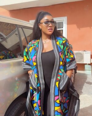 Peggy Ovire Instagram - Last slide 🤣👉🏽👉🏽👉🏽👉🏽👉🏽 A Yoruba girl by Association. 

Loving my Ankara X Asooke from @eyes_on_classic_design84