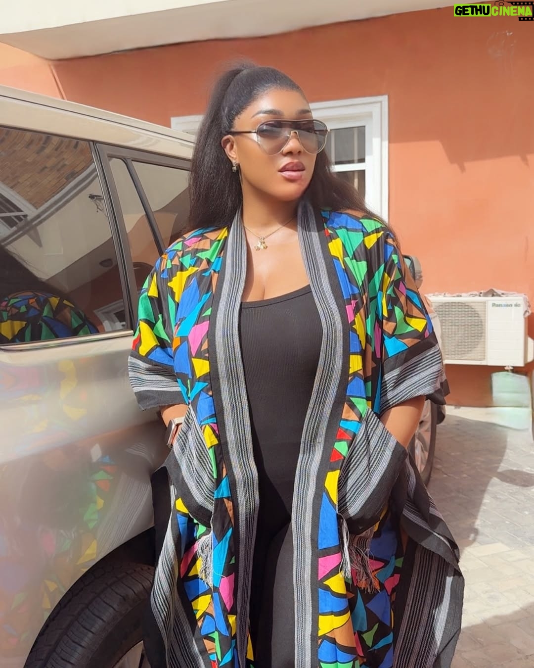 Peggy Ovire - 25.2K Likes - Last slide 🤣👉🏽👉🏽👉🏽👉🏽👉🏽 A Yoruba girl by Association. 

Loving my Ankara X Asooke from @eyes_on_classic_design84