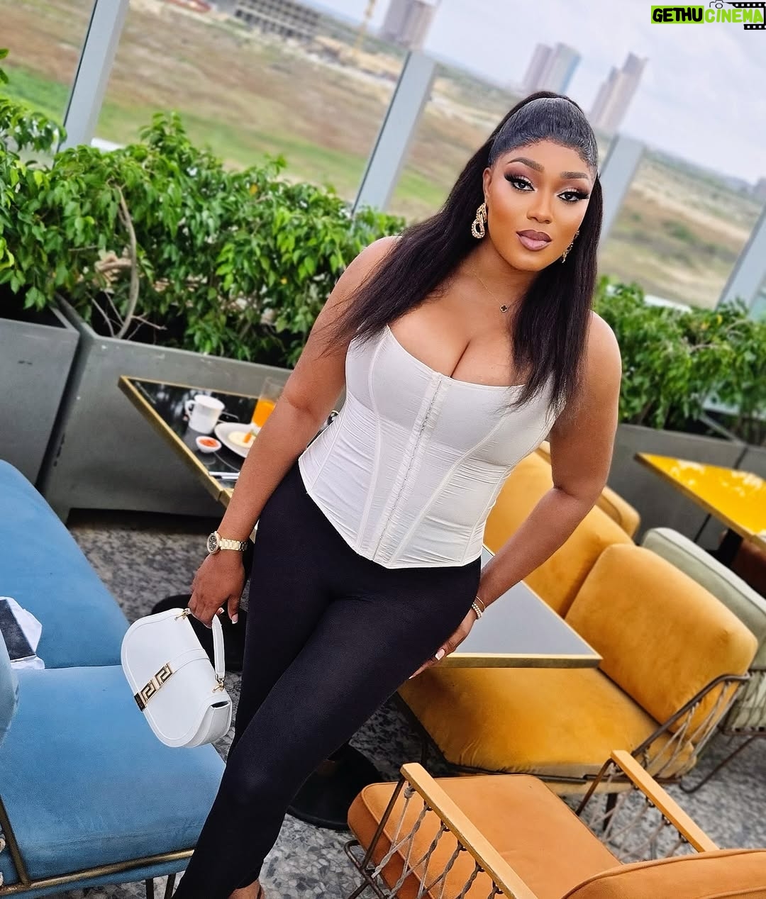Peggy Ovire - 59.7K Likes - A Diva & a Keeper 🌟