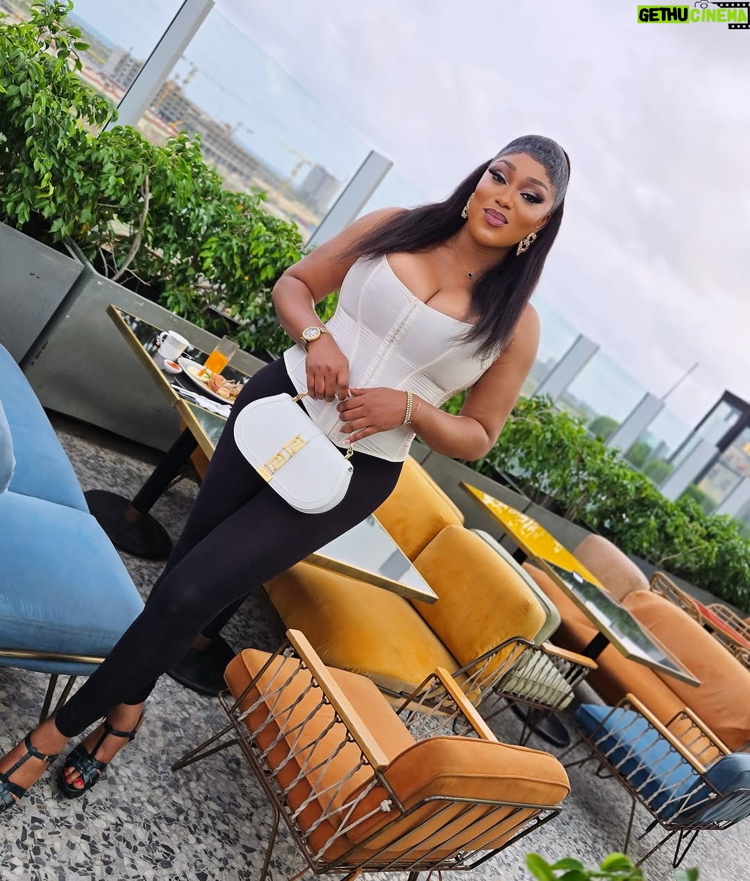 Peggy Ovire - 59.7K Likes - A Diva & a Keeper 🌟