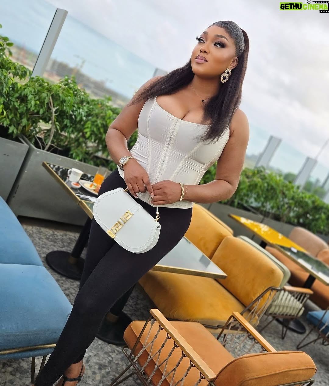 Peggy Ovire - 59.7K Likes - A Diva & a Keeper 🌟