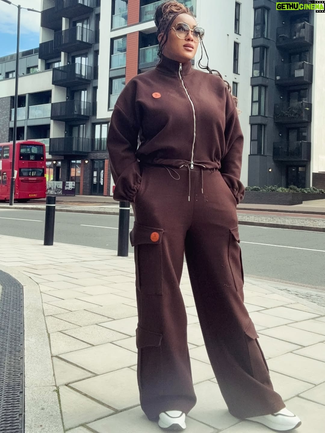 Peggy Ovire - 22.2K Likes - "It's a Cold World.....But I Stay Warm in My Lane 🥶 💎 

Travel fit @zoeyateliernig