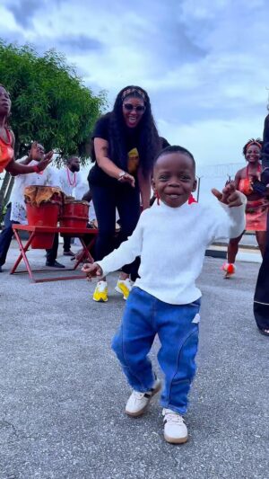 Peggy Ovire Instagram - My First time in Uyo & it's such a beautiful place with Good road network, serenity & no traffic.

P.s * I Loved how the little boy ran away from his Mom to join us on the dance floor 

If you ever find yourself in Akwa ibom ,be like me, eat all the local delicacies, you won't regret it 😂😂 .