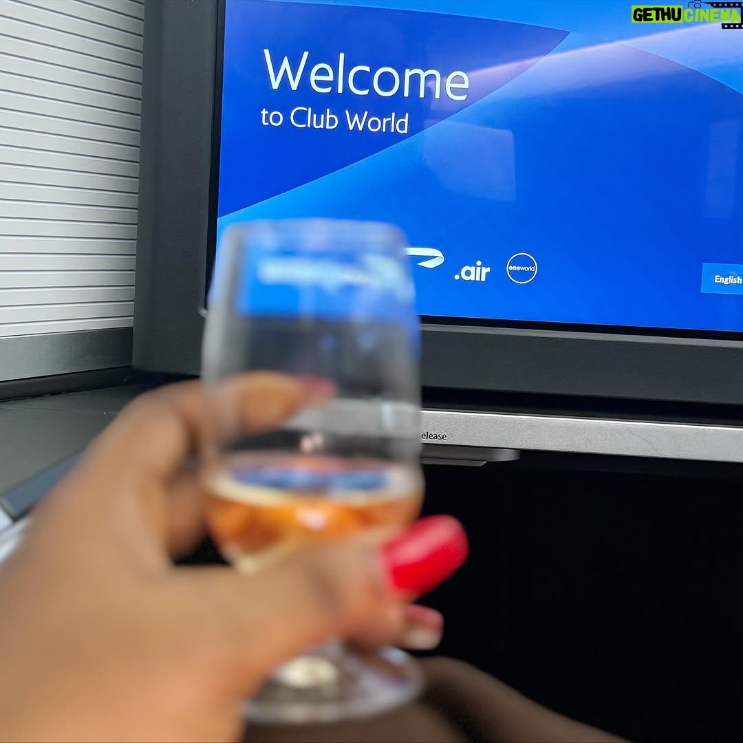Peggy Ovire - 25.4K Likes - ✈️ Off to vacay! Can you tell I haven’t slept in 24hrs or do I still look like fine girl on duty? 😂👀
PS: I  know say Lapo go look for me from next week 👉🏽 😅💸.
Problem no dey finish but at least sun, palm trees & vibes dey 🌴✨. When I get back, we go talk repayment 😭😂 #SoftLifeOnCredit #NoSleepJustVibes