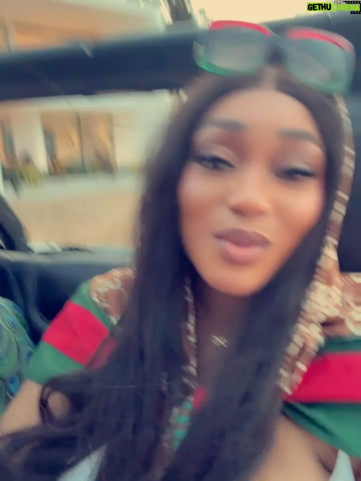 Peggy Ovire - 41.5K Likes - Beach Pleaseeee 🏖️ 💦 🥥