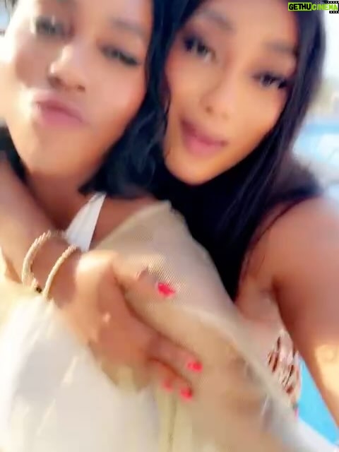 Peggy Ovire - 41.5K Likes - Beach Pleaseeee 🏖️ 💦 🥥