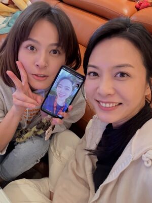 Ho Pei-pei Instagram - 感謝導演，給我方向，也給我空間，
讓角色可以慢慢長出自己的樣子。
感謝編劇，把靈魂寫進字裡。
感謝製作組，在忙亂與壓力裡，還是把每一天照顧好。
感謝所有幕前幕後的夥伴，你們讓每一場戲都有依靠，
也讓完成這件事變得值得。

也謝謝我自己。
謝謝我撐住體力、情緒和懷疑，沒有放棄她，也沒有放過自己。
在《好運來》裡，和一群熟悉又陌生的夥伴並肩走過這段日子，
真的很有趣。
角色下線了，但她留下來了。黃育欣再見👋
殺青不是結束，只是一個暫時的告別。
下一個挑戰，我已經準備好。

#何蓓蓓 #黃育欣 #好運來 #lucky #drama #thankful #lovemyjob