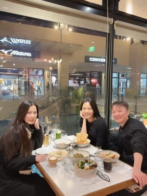 Ho Pei-pei Instagram - 感謝導演，給我方向，也給我空間，
讓角色可以慢慢長出自己的樣子。
感謝編劇，把靈魂寫進字裡。
感謝製作組，在忙亂與壓力裡，還是把每一天照顧好。
感謝所有幕前幕後的夥伴，你們讓每一場戲都有依靠，
也讓完成這件事變得值得。

也謝謝我自己。
謝謝我撐住體力、情緒和懷疑，沒有放棄她，也沒有放過自己。
在《好運來》裡，和一群熟悉又陌生的夥伴並肩走過這段日子，
真的很有趣。
角色下線了，但她留下來了。黃育欣再見👋
殺青不是結束，只是一個暫時的告別。
下一個挑戰，我已經準備好。

#何蓓蓓 #黃育欣 #好運來 #lucky #drama #thankful #lovemyjob