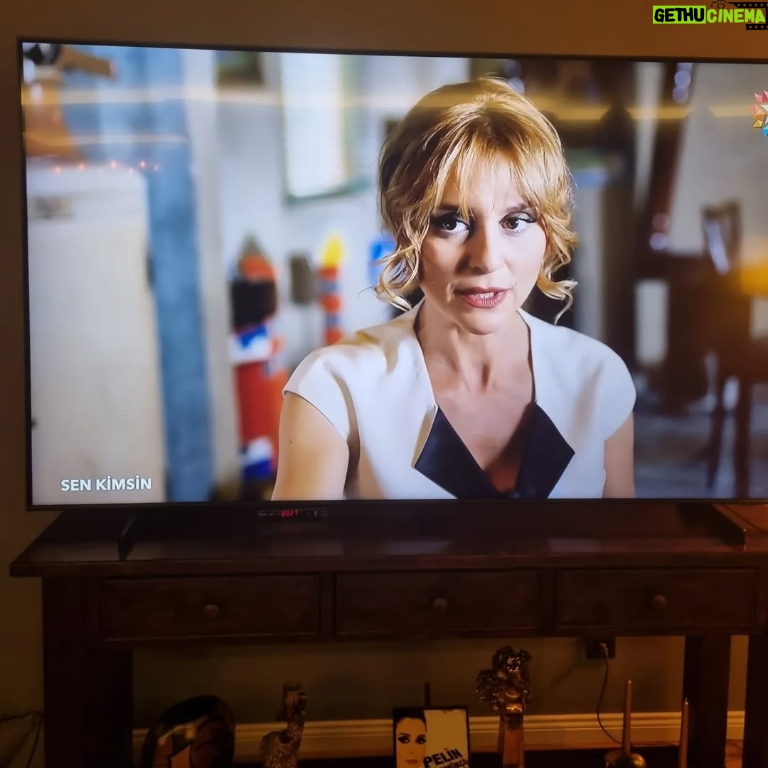 Pelin Körmükçü - 331 Likes - A aaaaa star TV de bi baktım ki ben 😄#sen#kimsin#film#sanat #bkm#tv@tolgaçevik❤️🥰ve aramızdan ayrılan değerli usta#ķöksalengür#🙏🙏🙏