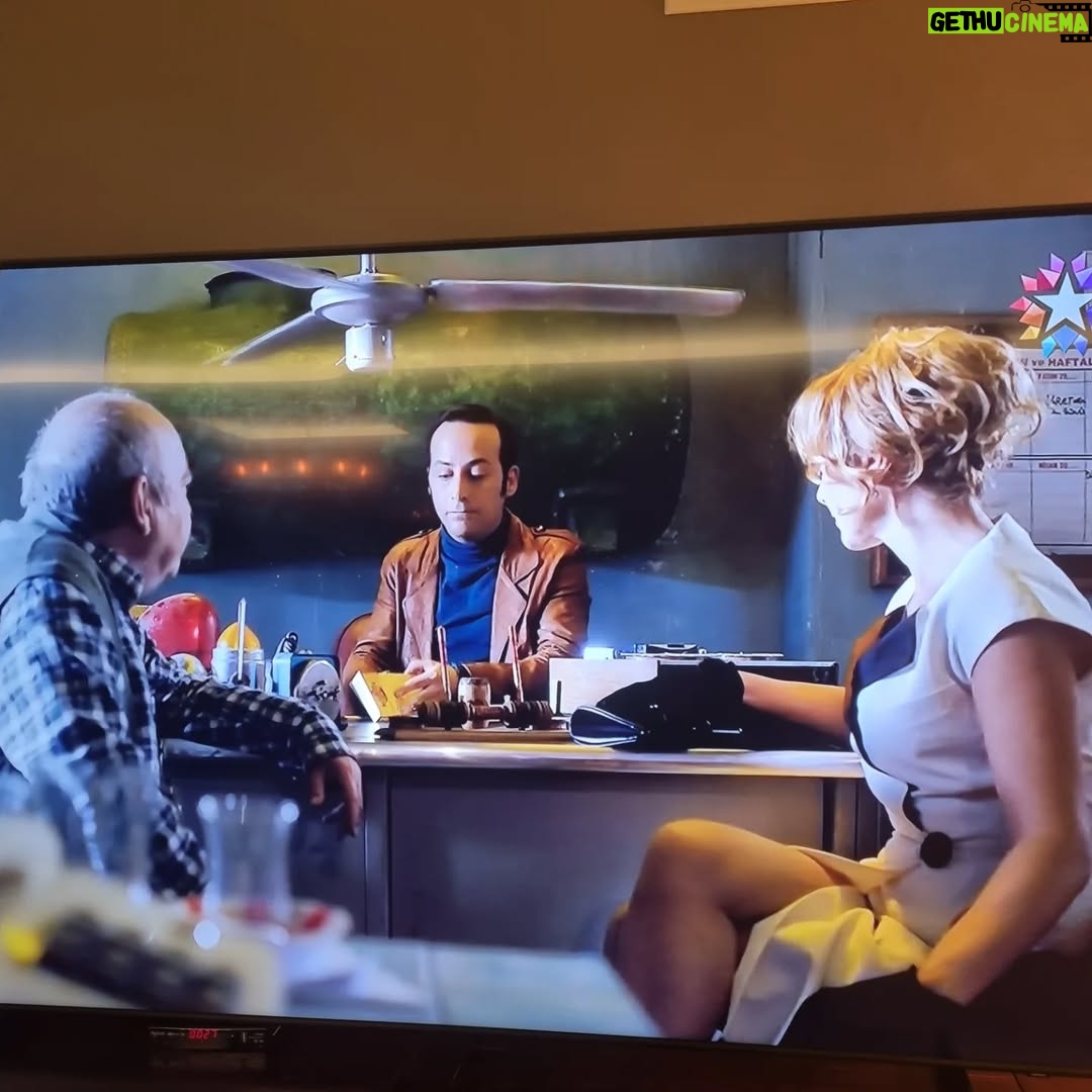 Pelin Körmükçü - 331 Likes - A aaaaa star TV de bi baktım ki ben 😄#sen#kimsin#film#sanat #bkm#tv@tolgaçevik❤️🥰ve aramızdan ayrılan değerli usta#ķöksalengür#🙏🙏🙏