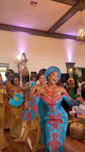 Pepi Sonuga Instagram - So proud of my bride squad 🩵 Some of them aren’t dancers and actually shy away from the spotlight or cameras, but they took the leap to learn this routine and stand beside me on my big day. So so grateful 💛
Tell me your favorite part because I still can’t pick! #sonugatorogers 

Content: @itschampagnesocial
Bridal & Groom Designer: @couturebytabik
Accessories & Beads: @nenejewellryandcraft
Bridesmaids Designer: @themusefactory_ @bibireola_bespoke
Geles for Bridal Party: @asooke_gele_matters
Decor & Florals: @sansationalcreations_
Palm Wine Cup: @bridesnbrooms
Live Wedding Painter: @emilymcclenaganart
Signage: @magnoliadreams.shop