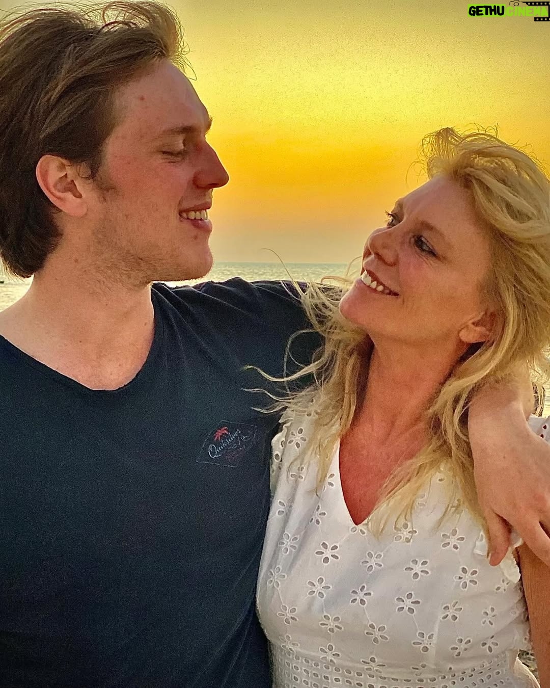Peta Wilson - 1.5K Likes - the best kind of love.  completely unconditional…  what a gift. love you darling heart ❤️