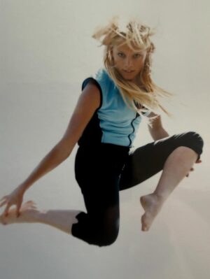 Peta Wilson Instagram - @patrick_anderson_photo  I can’t recall what the magazine was. great day on a trampoline was had in malibu ….