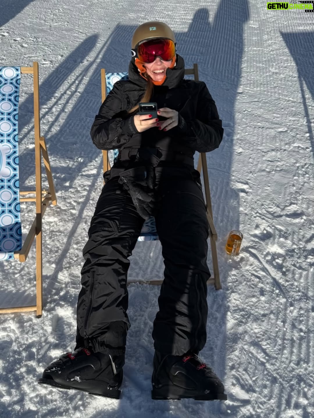 Petra Nesvačilová - 2.5K Likes - ❤️⛷️🚠🚡🎿🏔️ 2800 m.n.m. miluju! Zima! Hory! Sníh! Miluju!