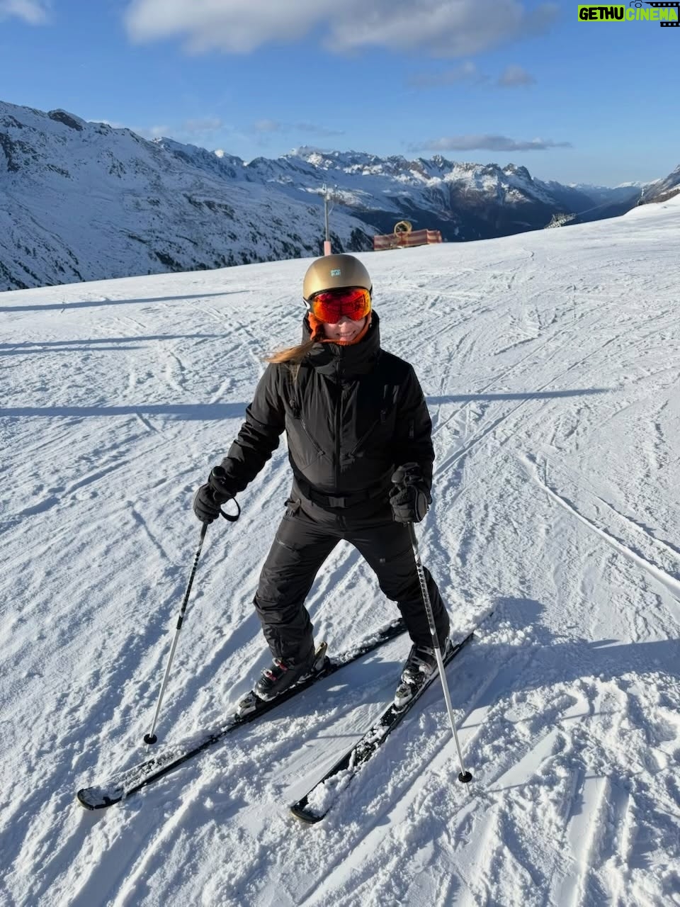 Petra Nesvačilová - 2.5K Likes - ❤️⛷️🚠🚡🎿🏔️ 2800 m.n.m. miluju! Zima! Hory! Sníh! Miluju!