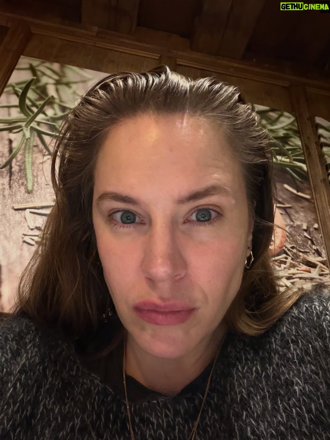 Petra Nesvačilová - 2.5K Likes - ❤️⛷️🚠🚡🎿🏔️ 2800 m.n.m. miluju! Zima! Hory! Sníh! Miluju!