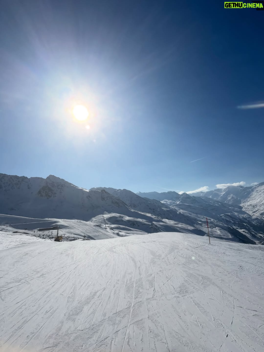 Petra Nesvačilová - 2.5K Likes - ❤️⛷️🚠🚡🎿🏔️ 2800 m.n.m. miluju! Zima! Hory! Sníh! Miluju!