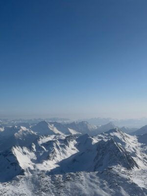 Petra Nesvačilová Instagram - ❤️⛷️🚠🚡🎿🏔️ 2800 m.n.m. miluju! Zima! Hory! Sníh! Miluju!