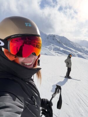 Petra Nesvačilová Instagram - ❤️⛷️🚠🚡🎿🏔️ 2800 m.n.m. miluju! Zima! Hory! Sníh! Miluju!