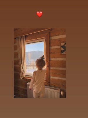 Petra Nesvačilová Instagram - Awwww naše Apalucha❤️ 1 chalupa, 11 dětí, 12 dospělých a zasněžené hory #krkonose krása krás!
