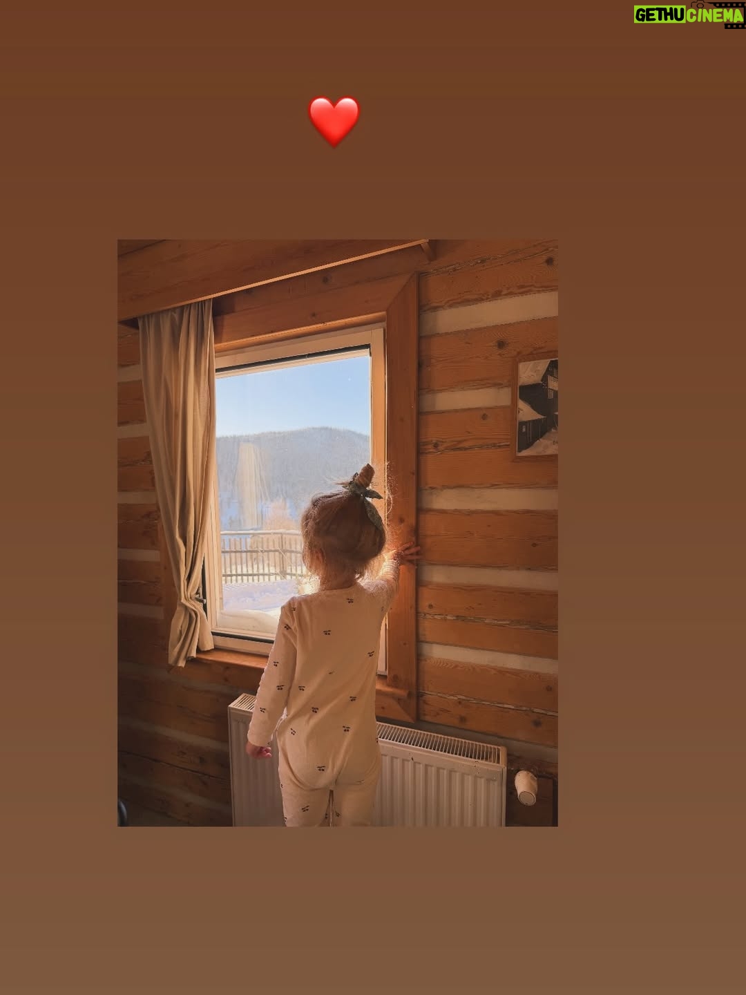 Petra Nesvačilová - 2.8K Likes - Awwww naše Apalucha❤️ 1 chalupa, 11 dětí, 12 dospělých a zasněžené hory #krkonose krása krás!