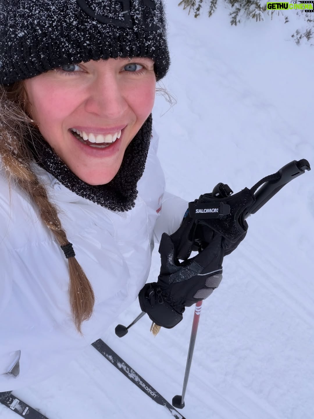 Petra Nesvačilová - 2.8K Likes - Awwww naše Apalucha❤️ 1 chalupa, 11 dětí, 12 dospělých a zasněžené hory #krkonose krása krás!