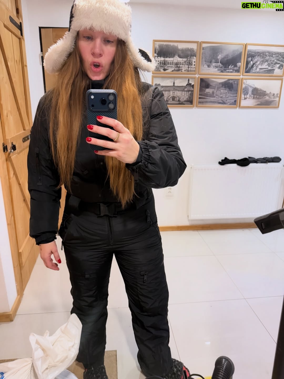 Petra Nesvačilová - 2.8K Likes - Awwww naše Apalucha❤️ 1 chalupa, 11 dětí, 12 dospělých a zasněžené hory #krkonose krása krás!