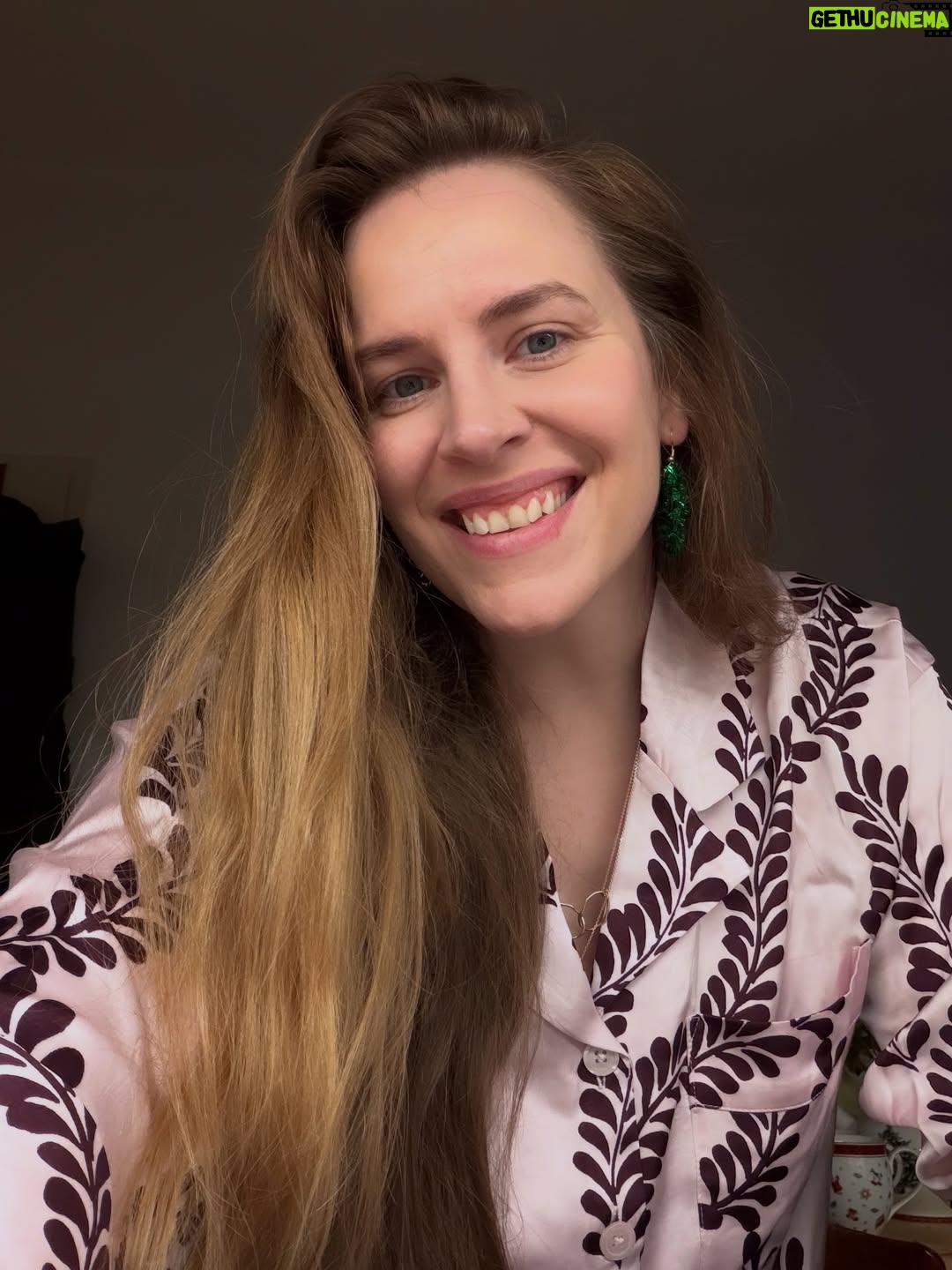 Petra Nesvačilová - 4.6K Likes - Děkuji za krásu, za moře, za hory. S úctou a srdečně za vše roku 2025 děkuji 🙏🧡🙏 a teď vzhůru do roku 2026 🙏❤️🙏 s láskou. Vítej:)! Tak krásný nový rok nám všem 🙏❤️❤️❤️❤️✨🙏