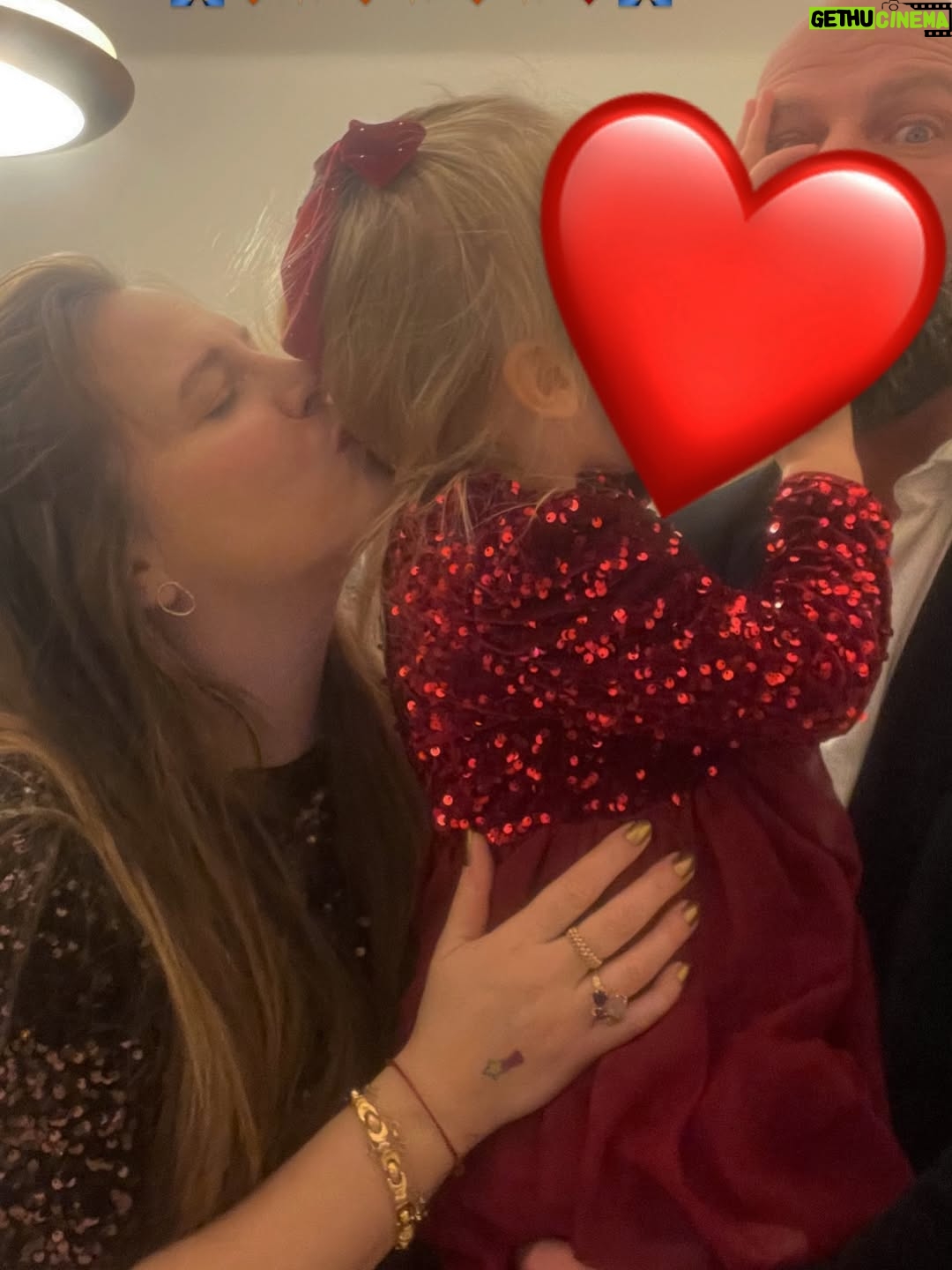 Petra Nesvačilová - 4.6K Likes - Děkuji za krásu, za moře, za hory. S úctou a srdečně za vše roku 2025 děkuji 🙏🧡🙏 a teď vzhůru do roku 2026 🙏❤️🙏 s láskou. Vítej:)! Tak krásný nový rok nám všem 🙏❤️❤️❤️❤️✨🙏