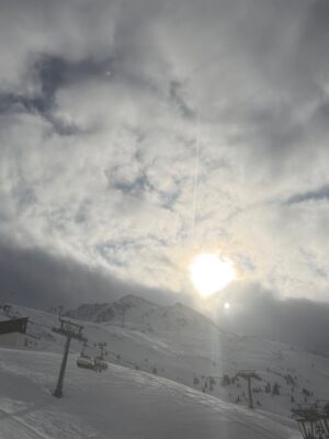 Petra Nesvačilová Instagram - ❤️⛷️🚠🚡🎿🏔️ 2800 m.n.m. miluju! Zima! Hory! Sníh! Miluju!